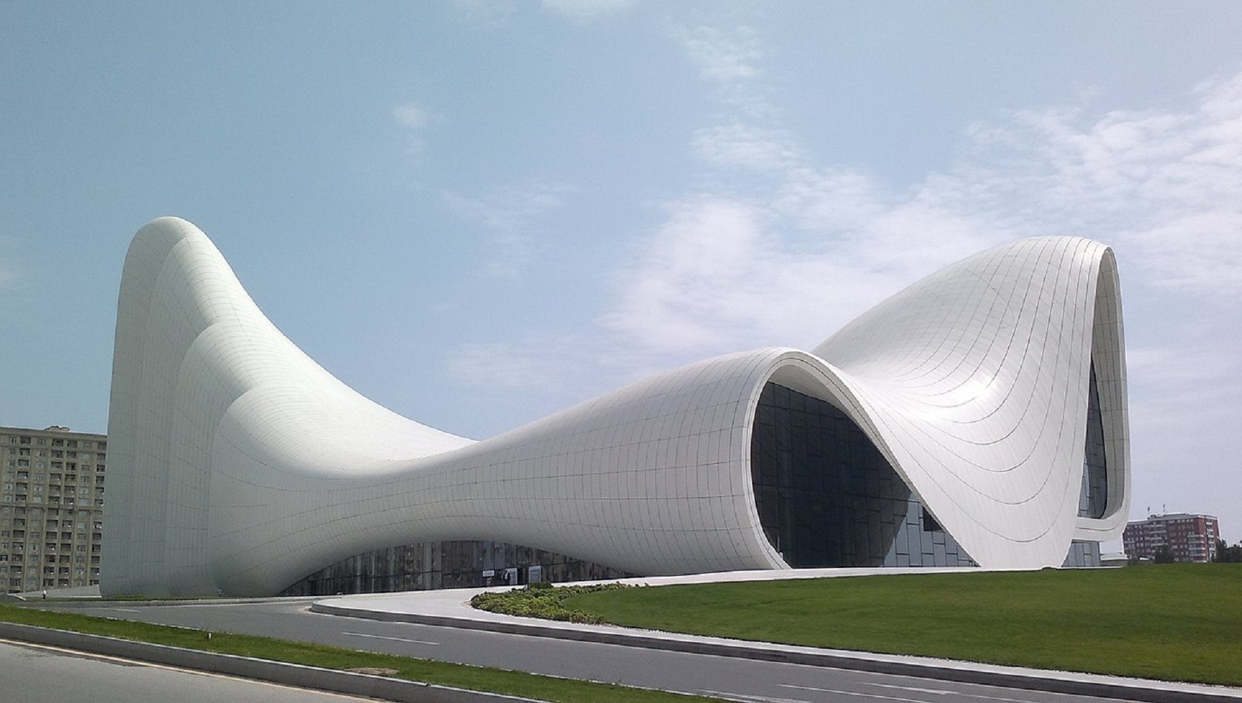 Каждое из их зданий шокирует и поражает! 5 самых оригинальных архитекторов современности