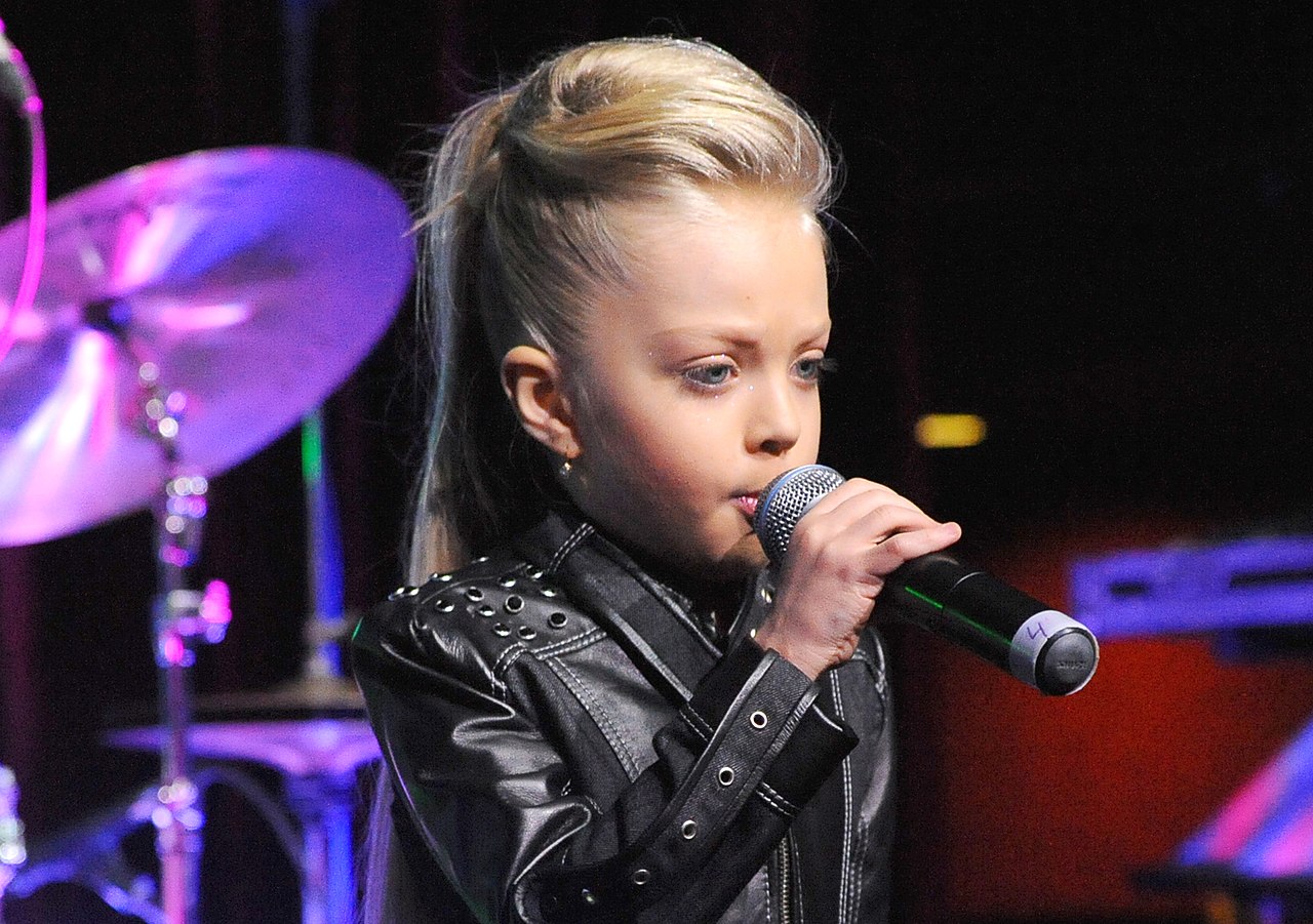 Где сейчас и чем занимается Анастасия Петрик, которая выиграла "Детское Евровидение-2012"