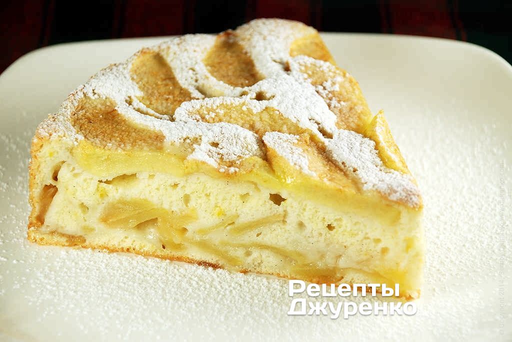 Кулінар поділився &quot;швидким&quot; рецептом шарлотки з яблуками: впорається навіть початківець!