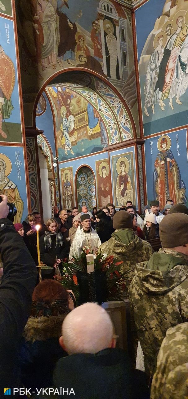 В Киеве прощаются с погибшим поэтом Максимом Кривцовым: трогательные фото