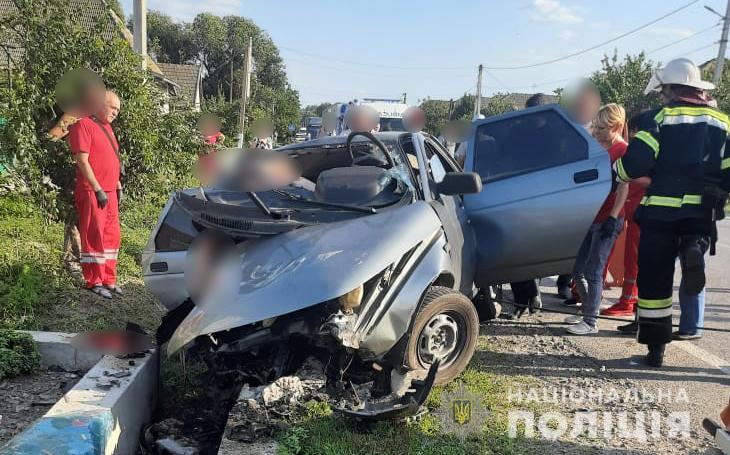 В Одесской области полицейский автомобиль съехал в кювет, есть жертвы и пострадавший