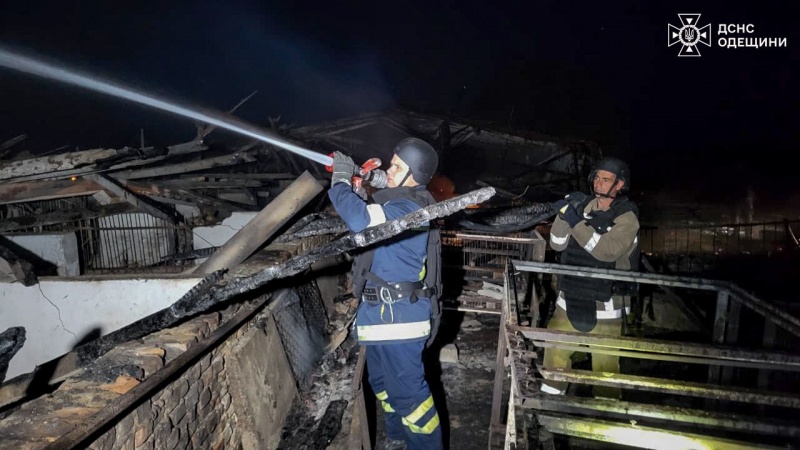 Russia strikes Ukraine overnight: High-rise in Dnipro hit, Mykolaiv on fire
