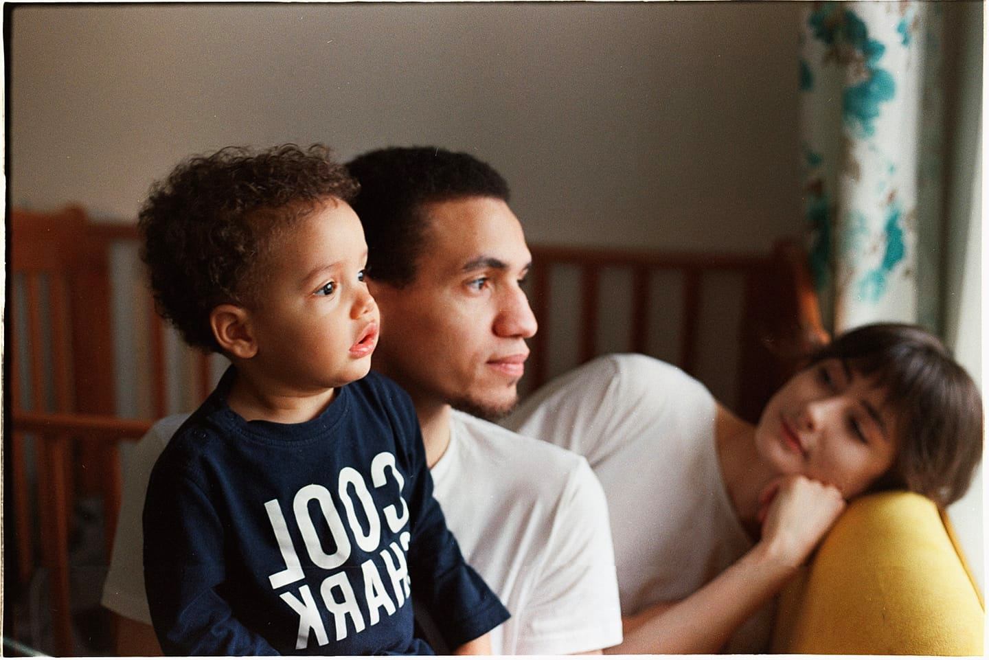 Украинский актер, который воюет на передовой, снова стал папой: милые фото дочки