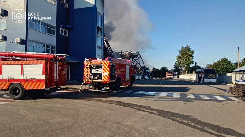 Helicopters battled 10,000 square meters fire near Kyiv caused by another Russian strike