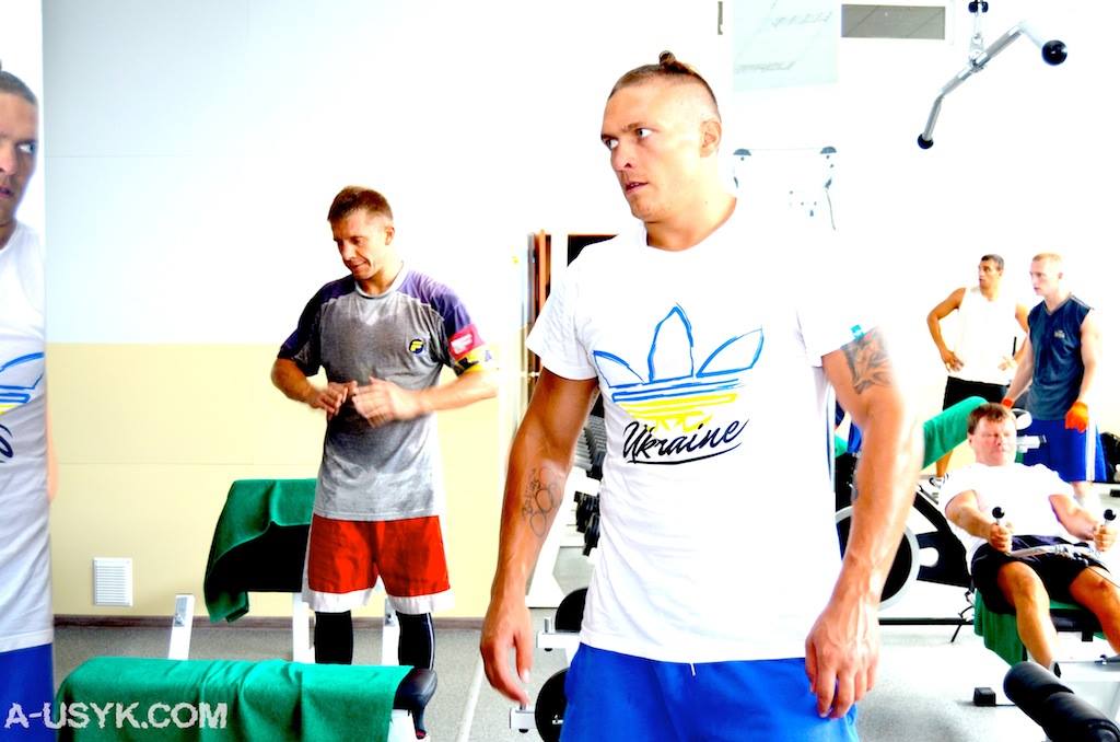 Ледь дотягував до &quot;сотки&quot;. Як виглядав Олександр Усик 10 років тому (фото)