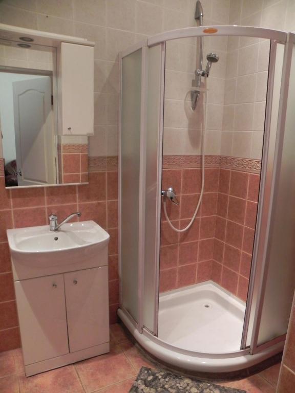 Туристам зі всього світу радять їхати у це українське місто: чому воно у ТОПі та що там робити