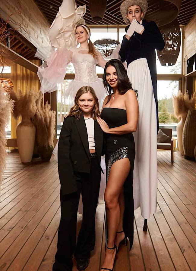 10 самых горячих образов жены Александра Усика: глаз не оторвать