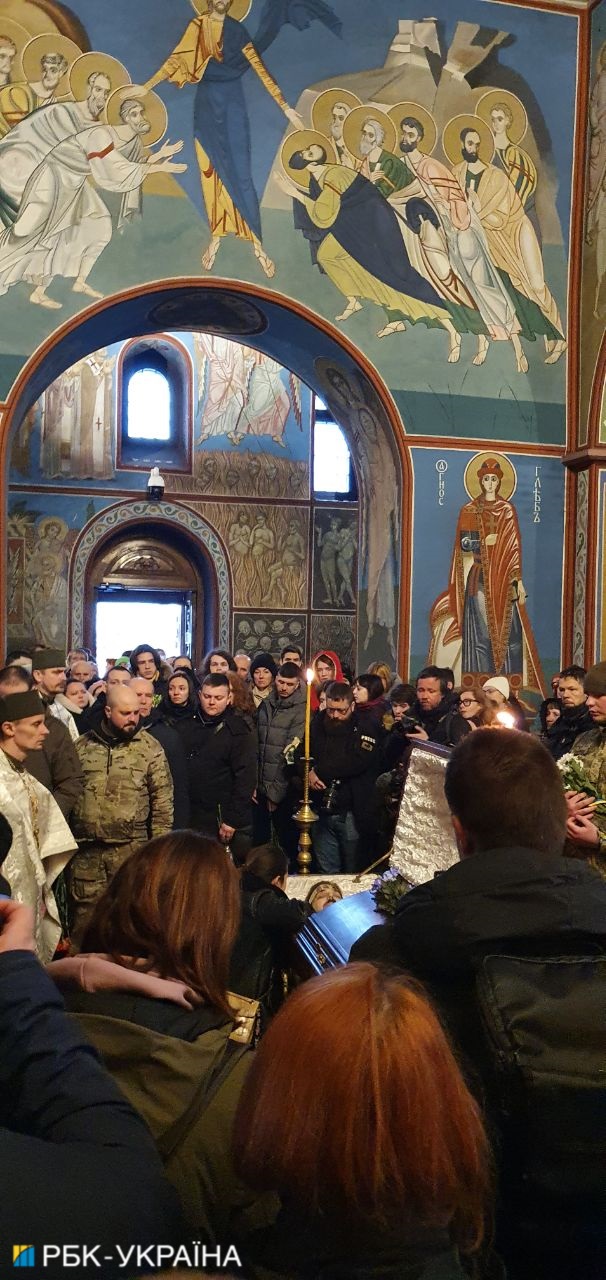 В Киеве прощаются с погибшим поэтом Максимом Кривцовым: трогательные фото