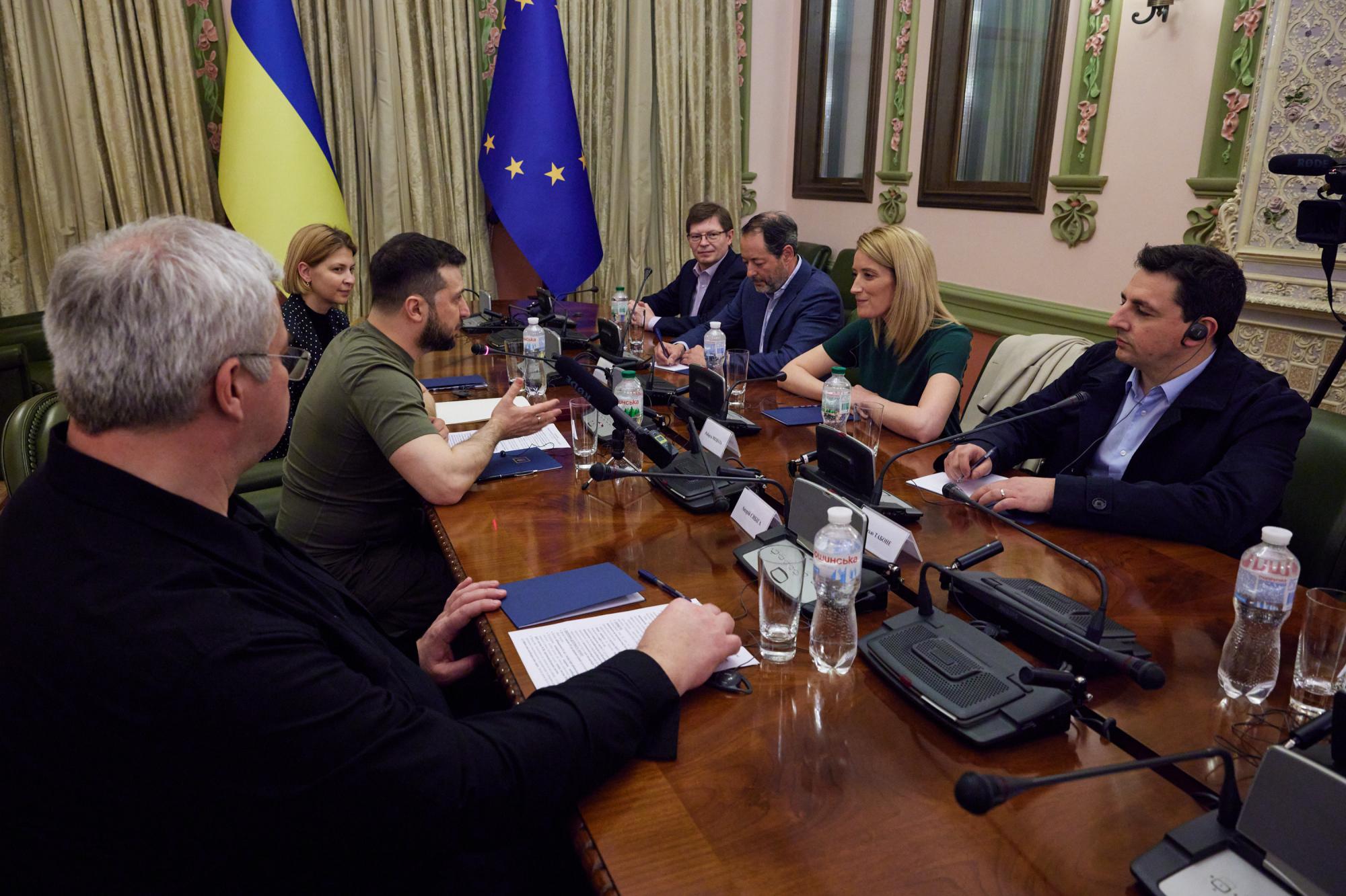 Зеленский встретился с президентом Европарламента Робертой Мецолой в Киеве