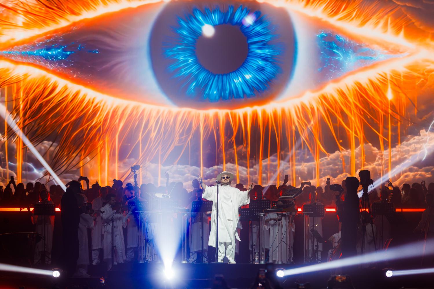 Белый в "черном" техномире. ODYSSAY намолил солд-аут в Киеве и раскрыл секрет белого образа