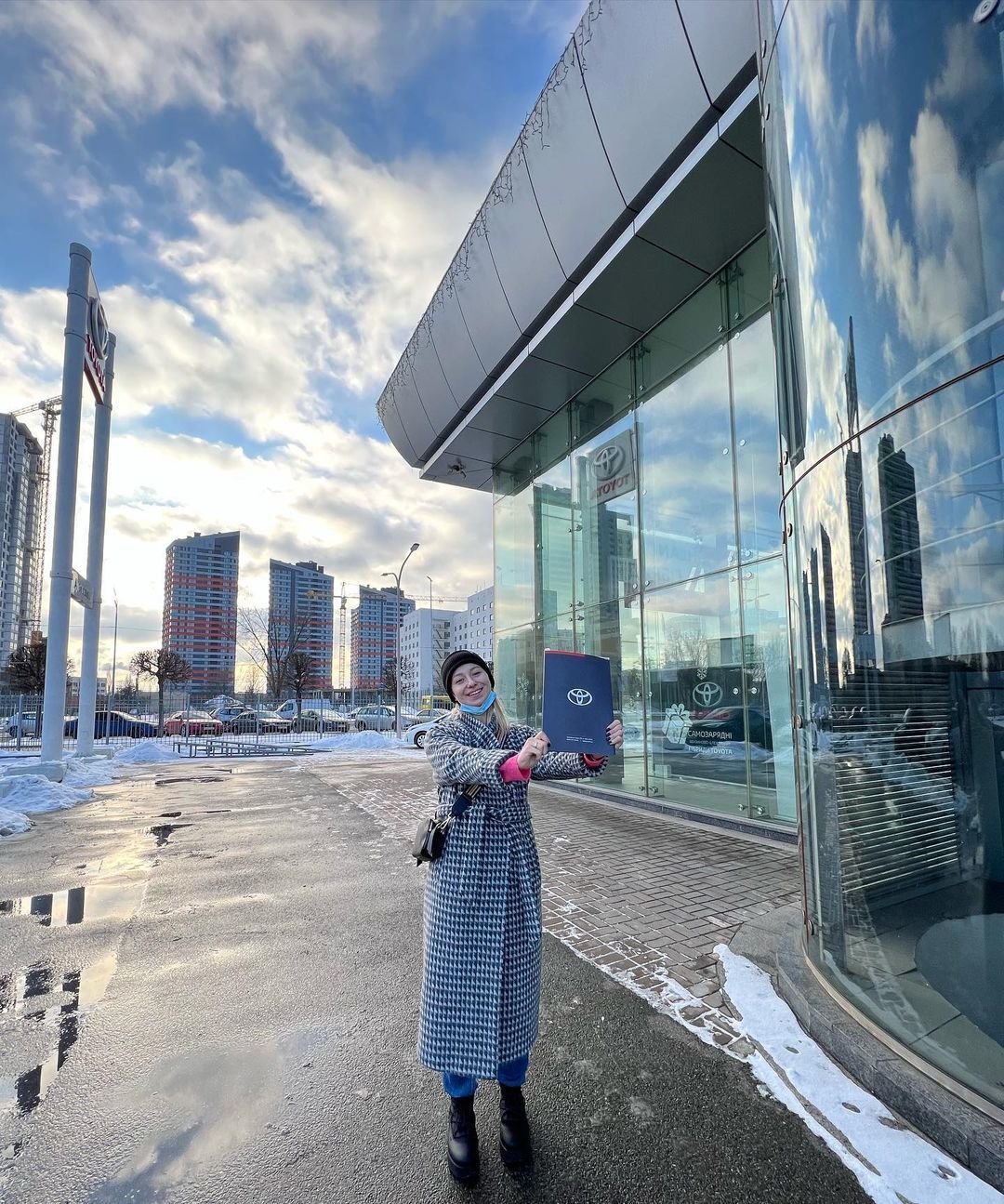 Дружина Віктора Павліка похвалилася дорогою покупкою: чоловік придбав елітне авто