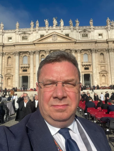 European officials embroiled in scandal over selfie before Pope's funeral