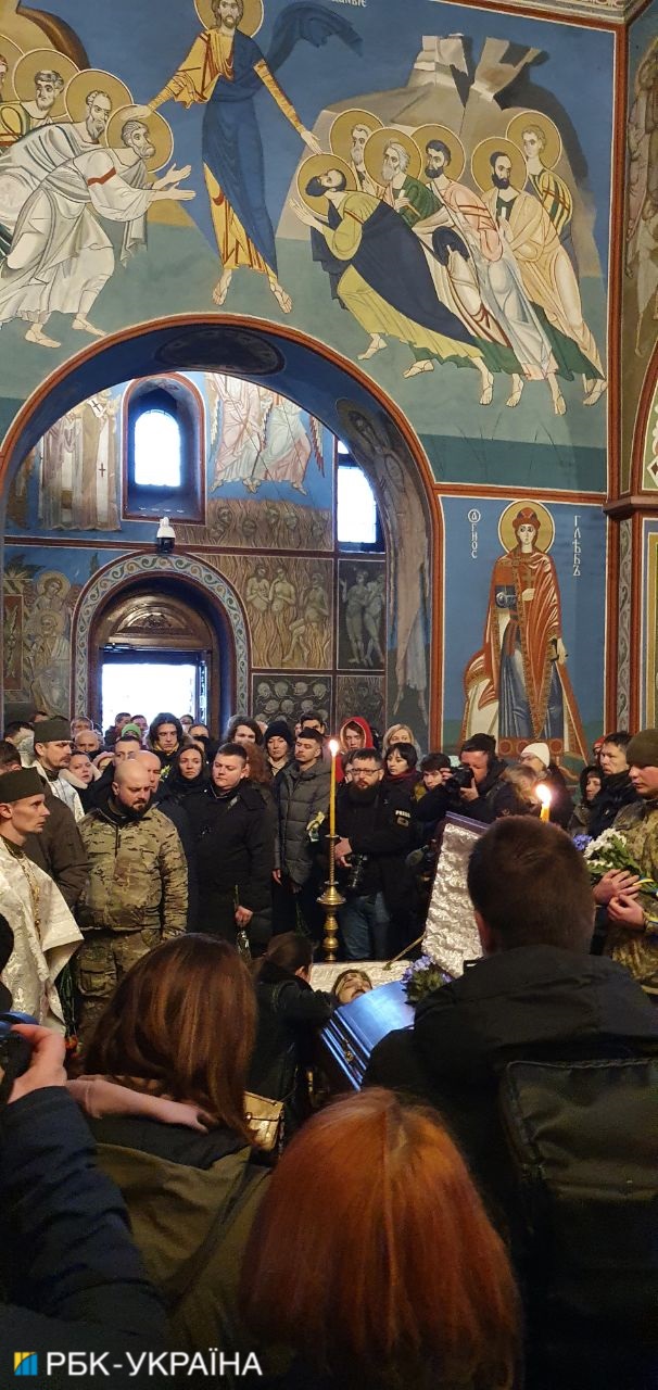 В Киеве прощаются с погибшим поэтом Максимом Кривцовым: трогательные фото