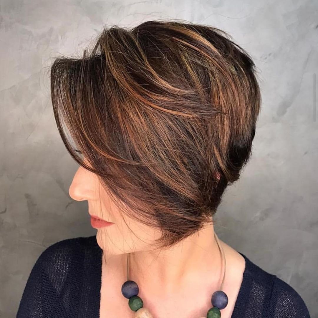 Ця стрижка допоможе виглядати молодше: вона вже набирає популярності