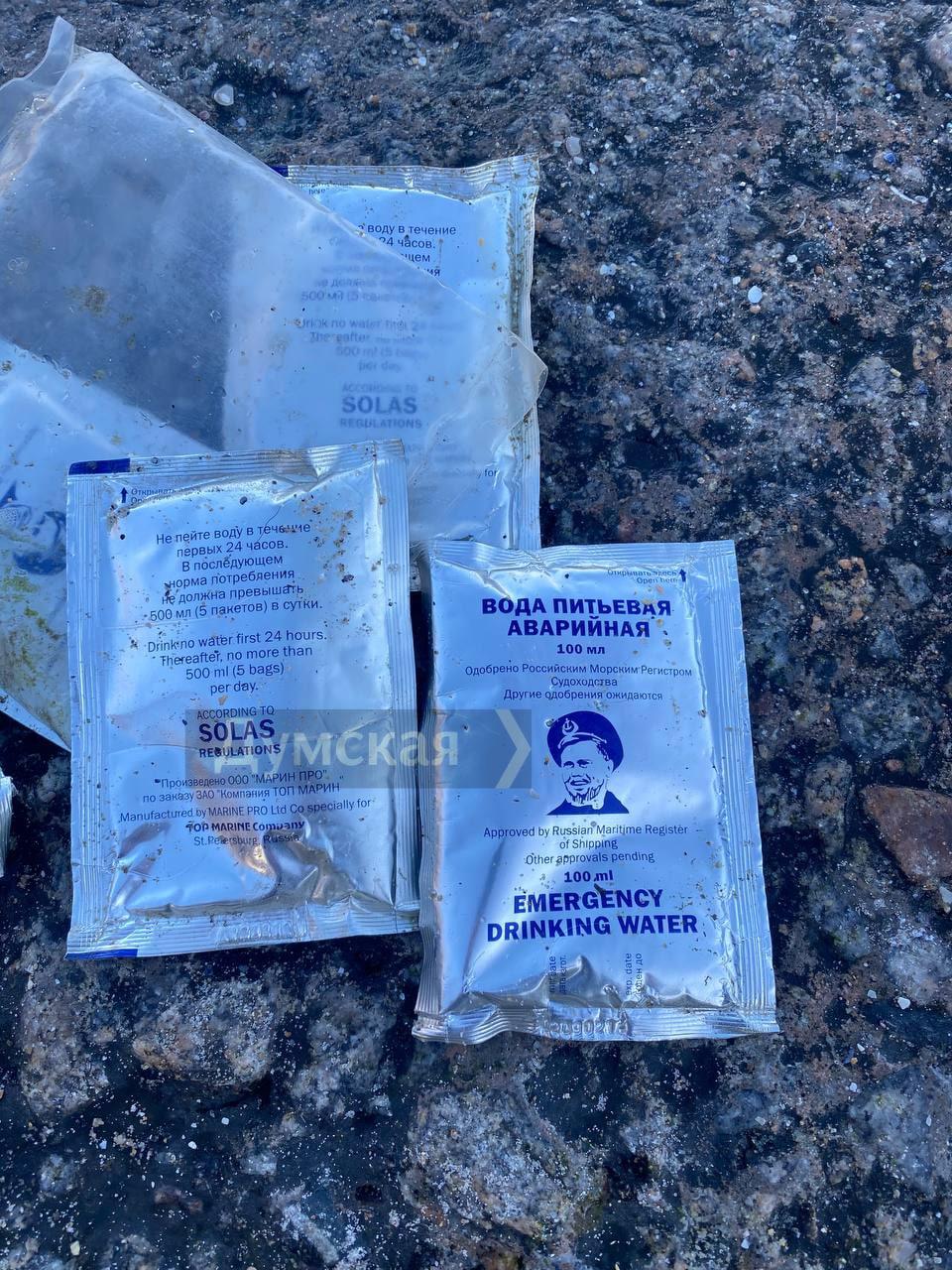 &quot;Вітання з дна&quot;: на пляж Одеси викинуло пакети з крейсера &quot;Москва&quot;