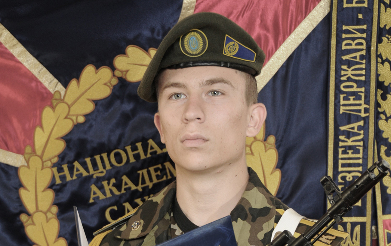 Двічі проривався в оточену "Азовсталь": у Києві презентували книгу про Героя України