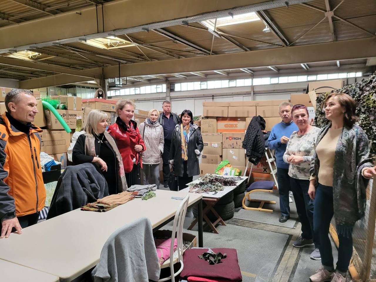 Тонни вантажів. Як громада в Карлсруе організувала масштабну допомогу українцям