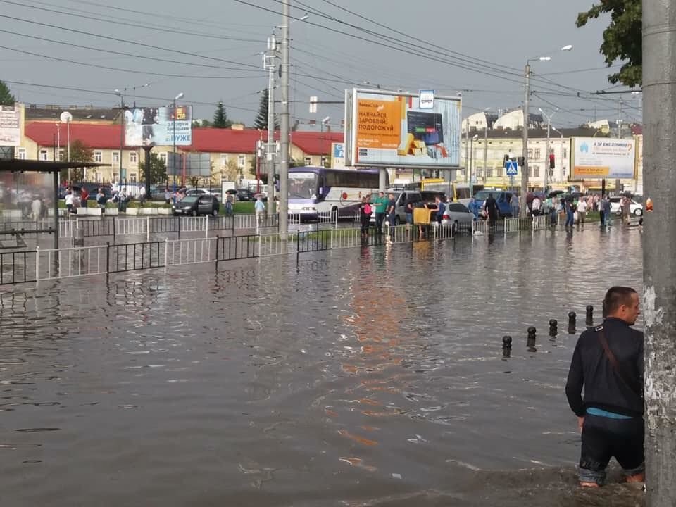 Де у Львові є підземний водоспад висотою 18 метрів та як він виглядає (фото)