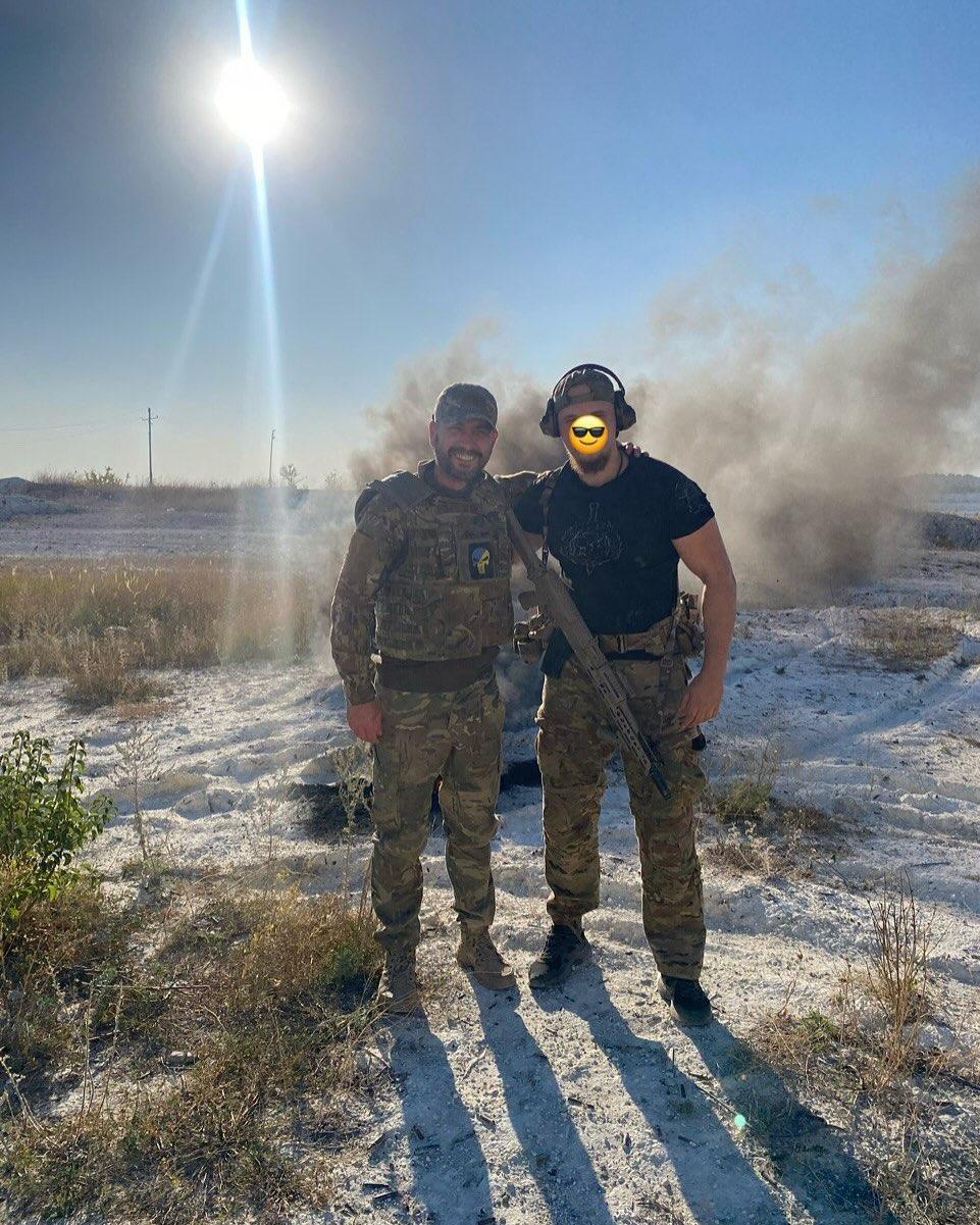 &quot;Молюсь за тебя&quot;. Фреймут показала редкое детское фото с братом-защитником