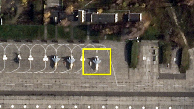 Опубліковано супутникові знімки літаків з ракетами «Кинжал», які РФ перекинула до Білорусі