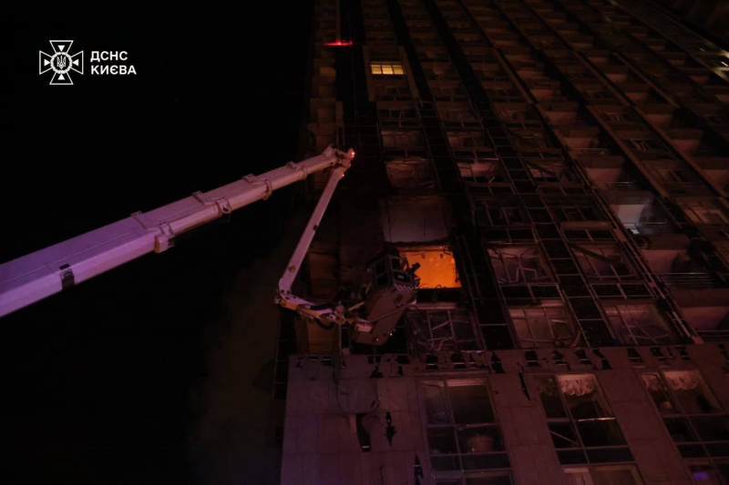 Kyiv rocked by missile strike: 6 injured, destruction revealed by rescuers