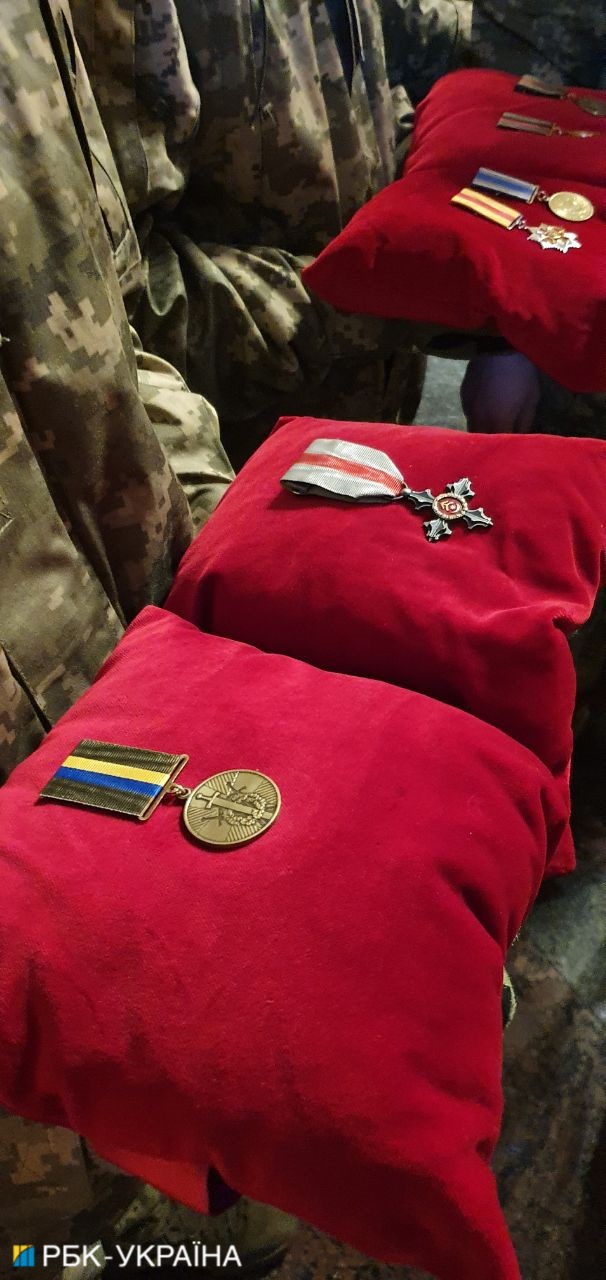 В Киеве прощаются с погибшим поэтом Максимом Кривцовым: трогательные фото