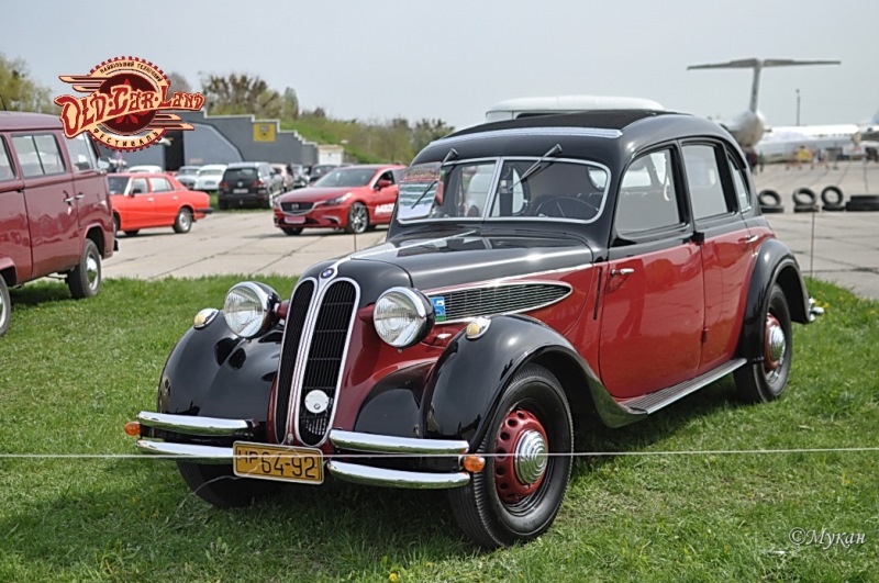 ЛАЗ наших олимпийцев и кабриолет "Таврия": на OldCarLand покажут первые украинские авто
