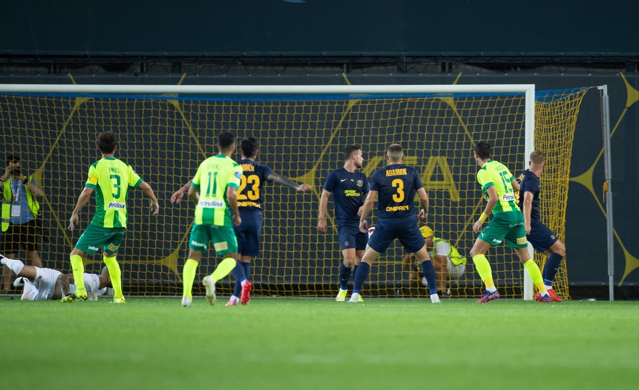 &quot;Днепр-1&quot; проиграл дебютный матч в еврокубках с необычным дублем капитана