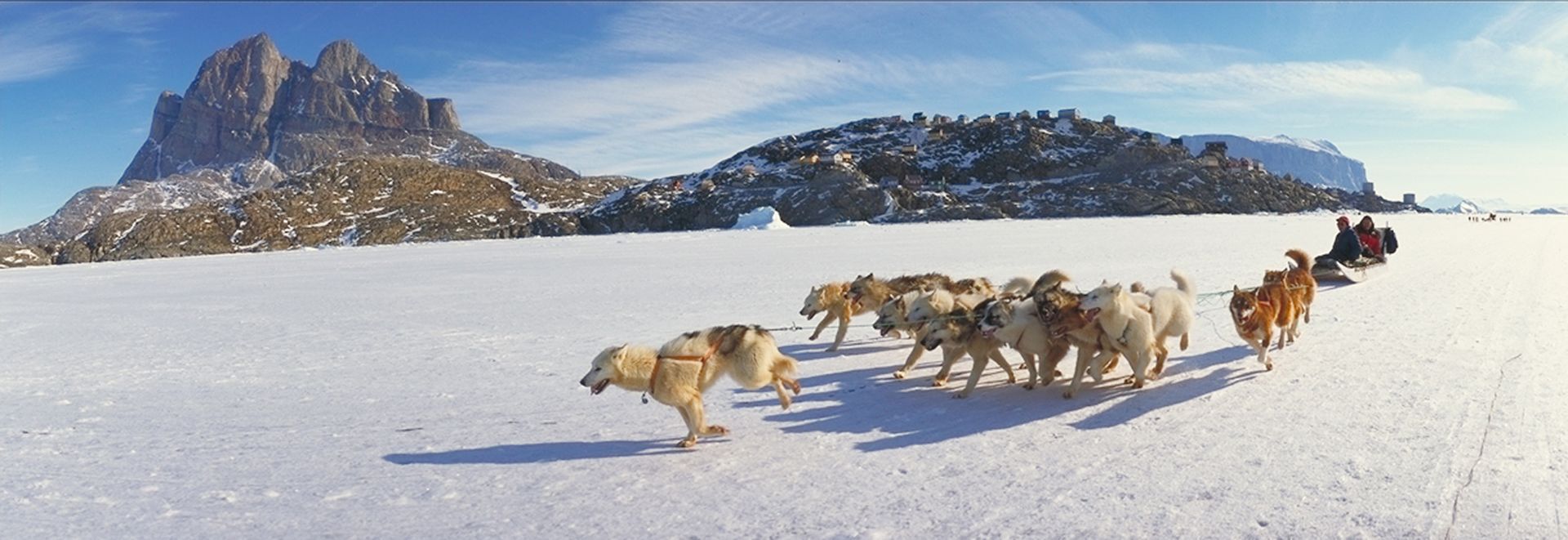 Життя без доріг, завжди мороз та навколо сніг: чому гренландці почуваються щасливими