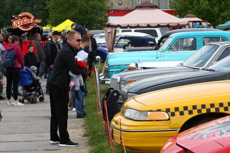 ЛАЗ наших олимпийцев и кабриолет "Таврия": на OldCarLand покажут первые украинские авто