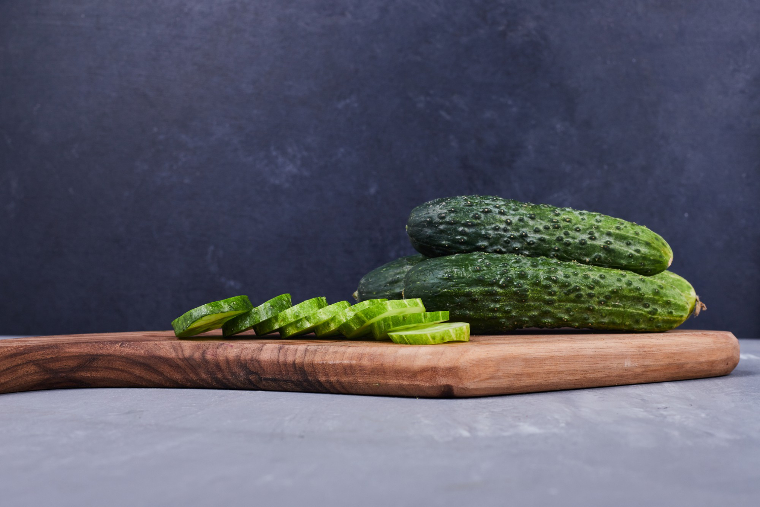 Сколько и как лучше хранить огурцы, чтобы они не гнили