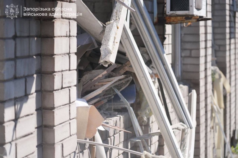 Russian strike hits downtown Zaporizhzhia, casualties continue to climb