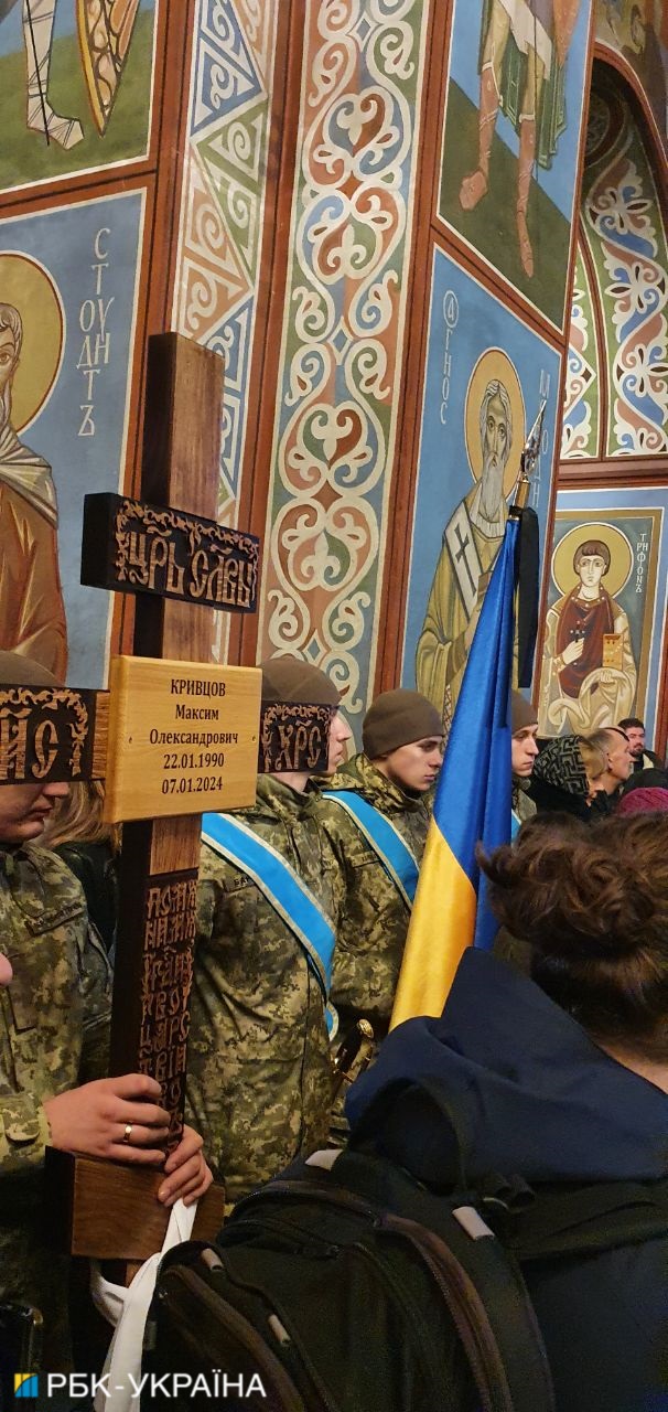 В Киеве прощаются с погибшим поэтом Максимом Кривцовым: трогательные фото