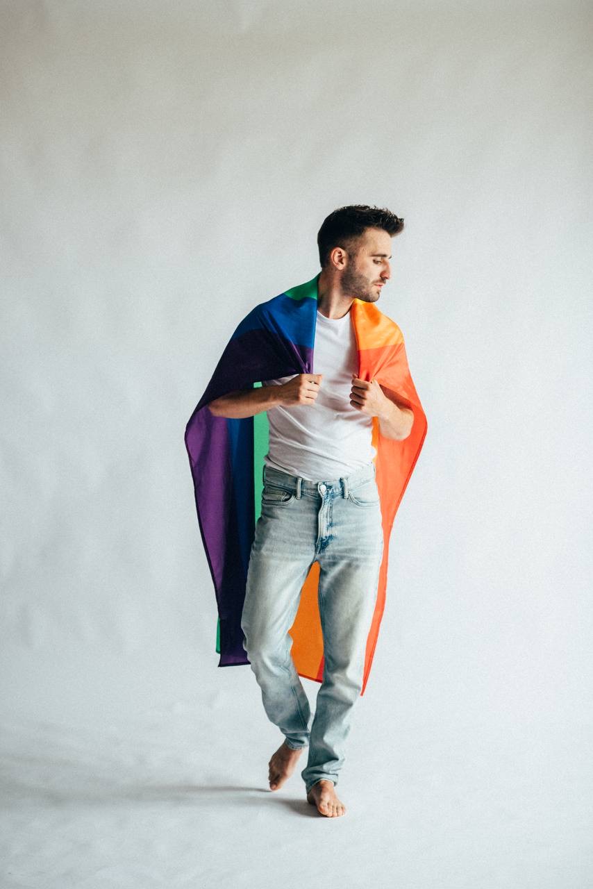 &quot;Мы все из одного теста&quot;. Певец-гей ANDRUX - о ЛГБТ-военных, дискриминации и &quot;любви&quot; церкви