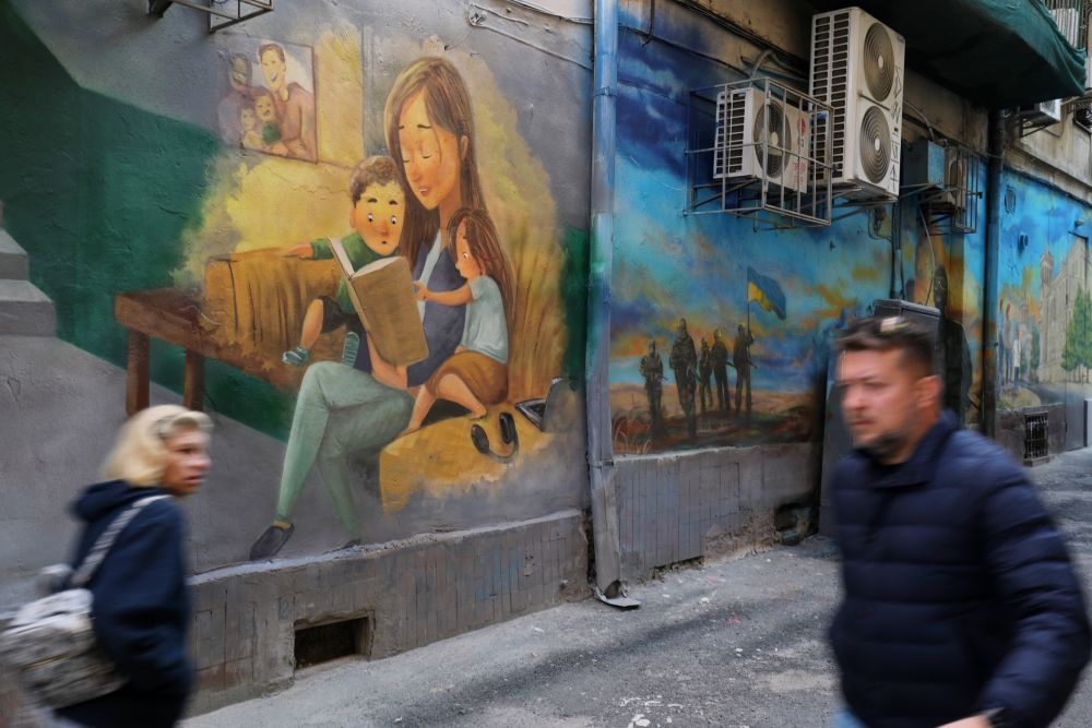 &quot;Дорога додому&quot;: у Львові з'явився 30-метровий мурал про місто-герой Маріуполь (фото)