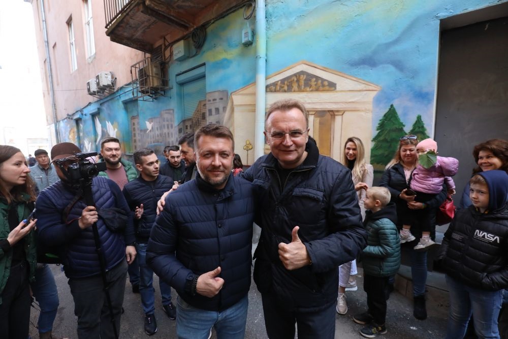 &quot;Дорога додому&quot;: у Львові з'явився 30-метровий мурал про місто-герой Маріуполь (фото)