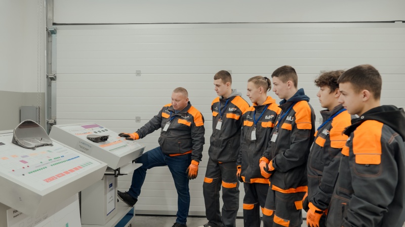 Работа, которую не заменит AI: почему компании "охотятся" на квалифицированных строителей