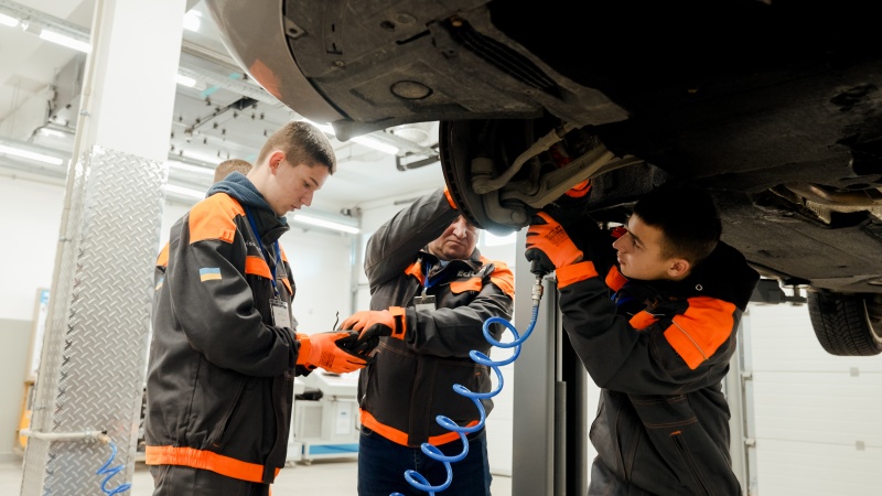 Работа, которую не заменит AI: почему компании "охотятся" на квалифицированных строителей