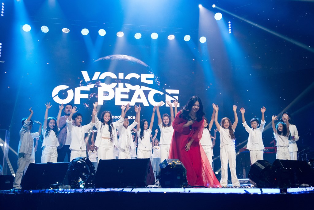 Тина Кароль и MONATIK выступили в Казахстане. Без скандала не обошлось (фото)