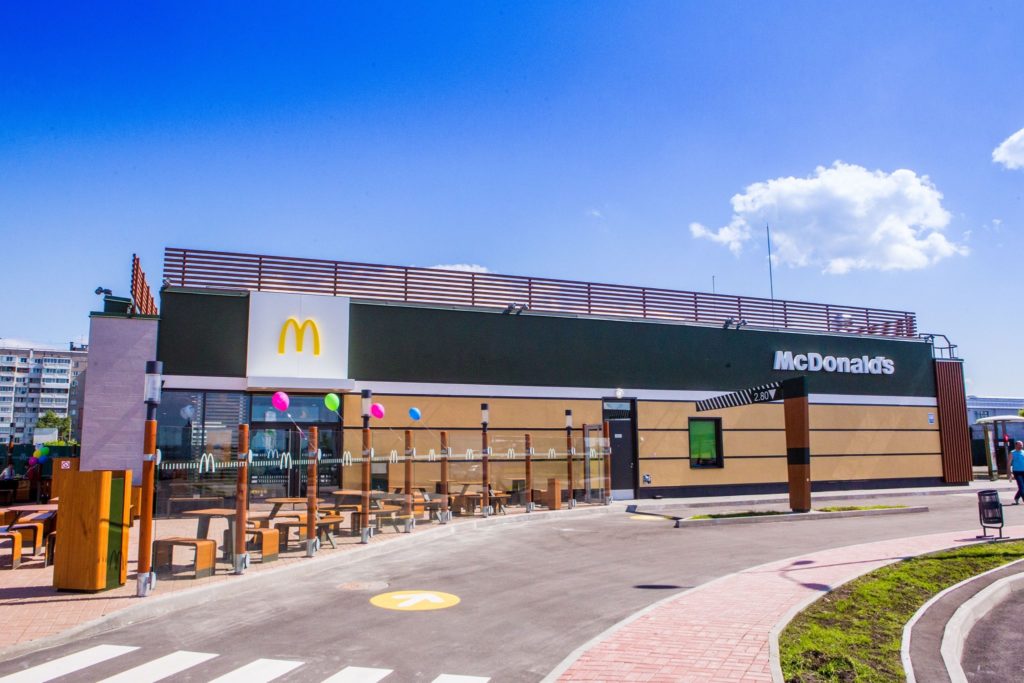 А ви знали, що в чотирьох українських селах є McDonald's? Дивіться, як вони виглядають (фото)