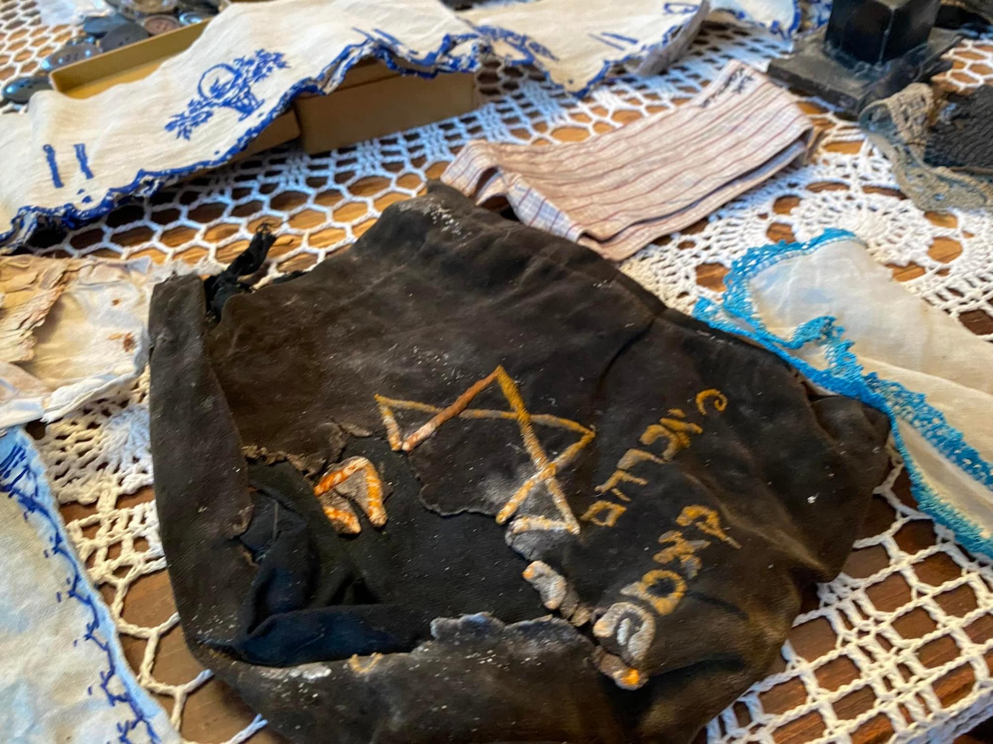 A Lviv, plus de 100 objets du ghetto juif ont été retrouvés dans une maison près d'un camp de concentration (vidéo, photo)