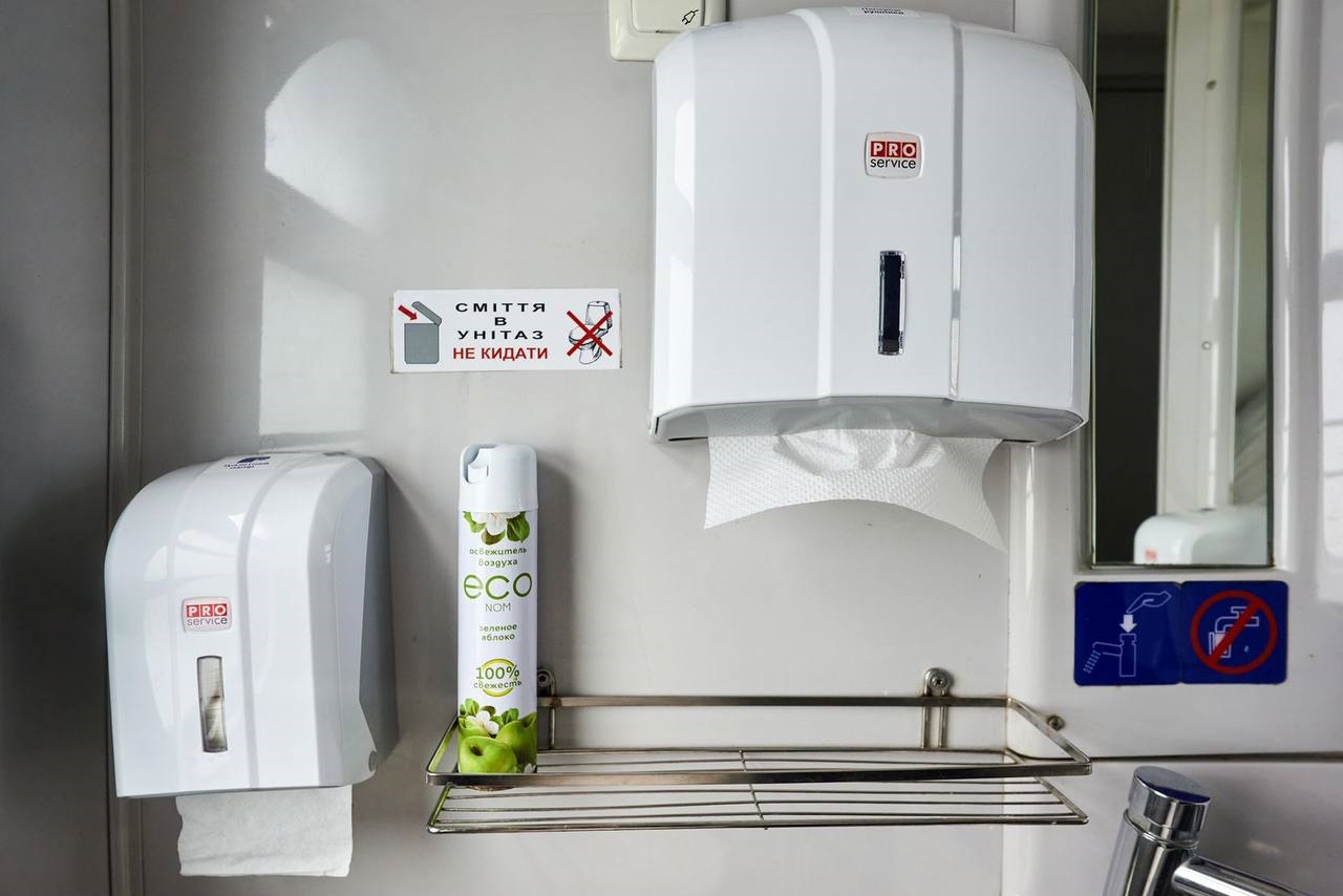 УЗ презентувала нові туалети. Такого сервісу в поїздах ще не було