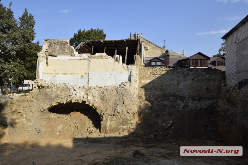 В центре Николаева во время строительства обнаружили старинный артефакт (фото)