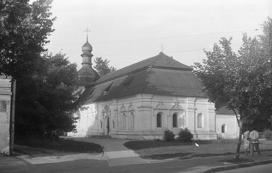 Дивіться, як змінювався Київ протягом 30 років: знакові місця на яскравих фото