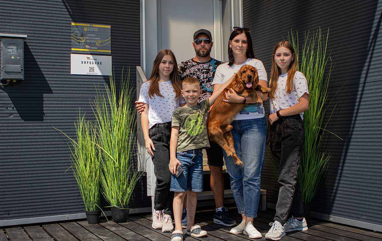 Складаються, як лего. Під Києвом створюють модульні будинки для зимівлі: унікальні фото