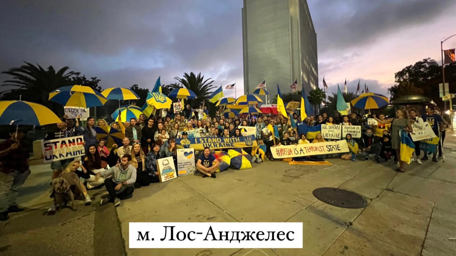 Ракетний терор РФ вивів на мітинги на підтримку України тисячі людей у різних країнах: фото і відео