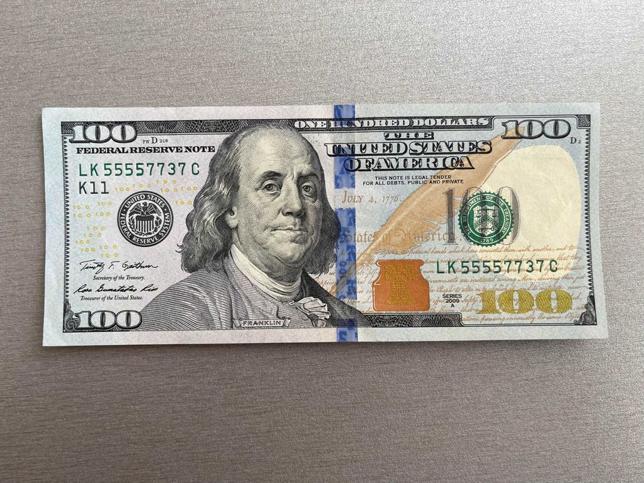 В Украине купюру 100 долларов продают за 40 тысяч: в чем ее особенность