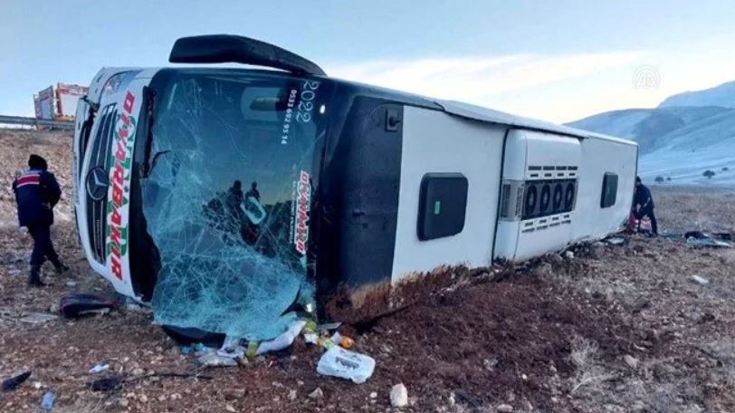 У Туреччині перекинувся автобус: 8 осіб загинули, десятки постраждали