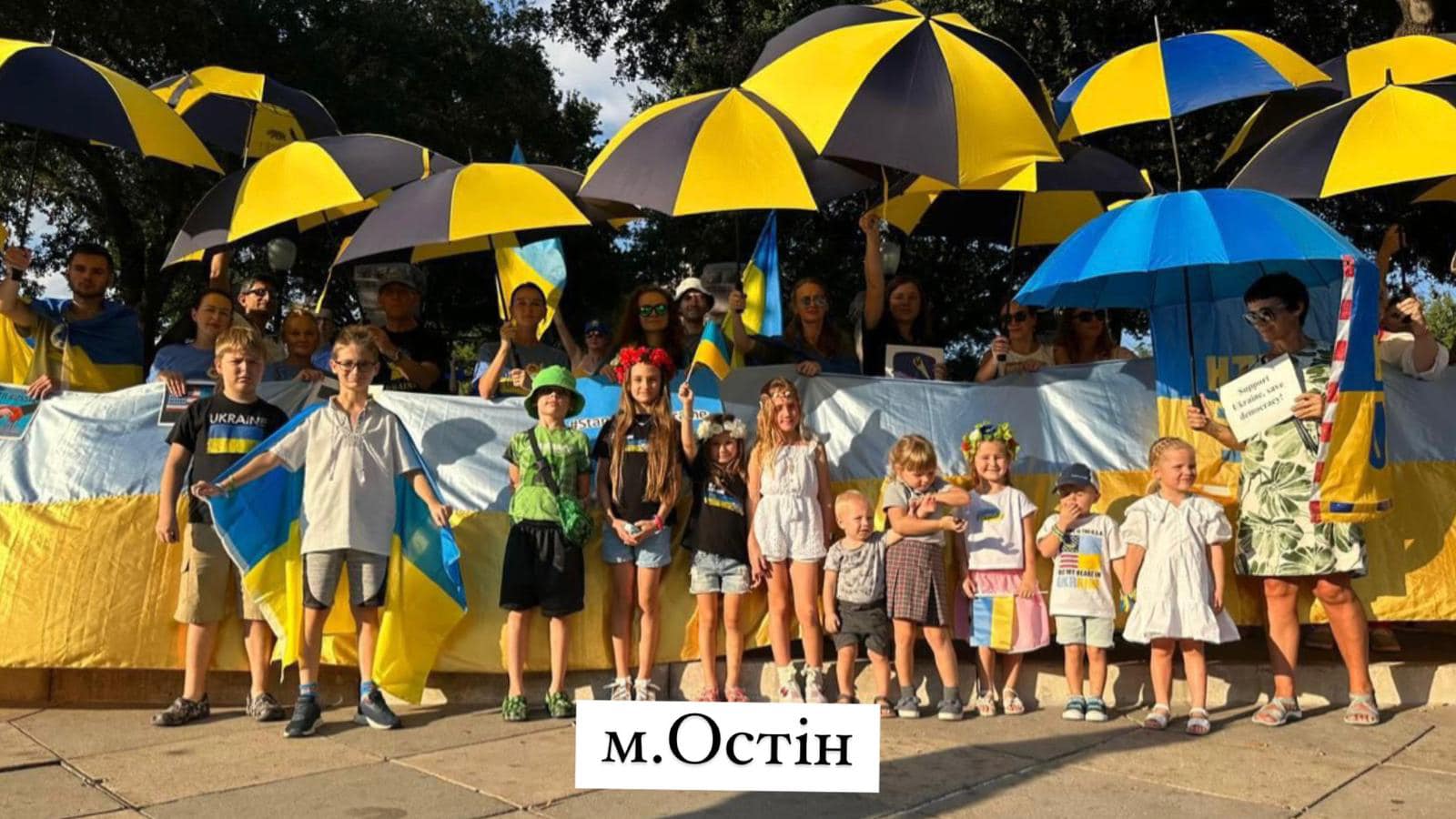 Ракетний терор РФ вивів на мітинги на підтримку України тисячі людей у різних країнах: фото і відео