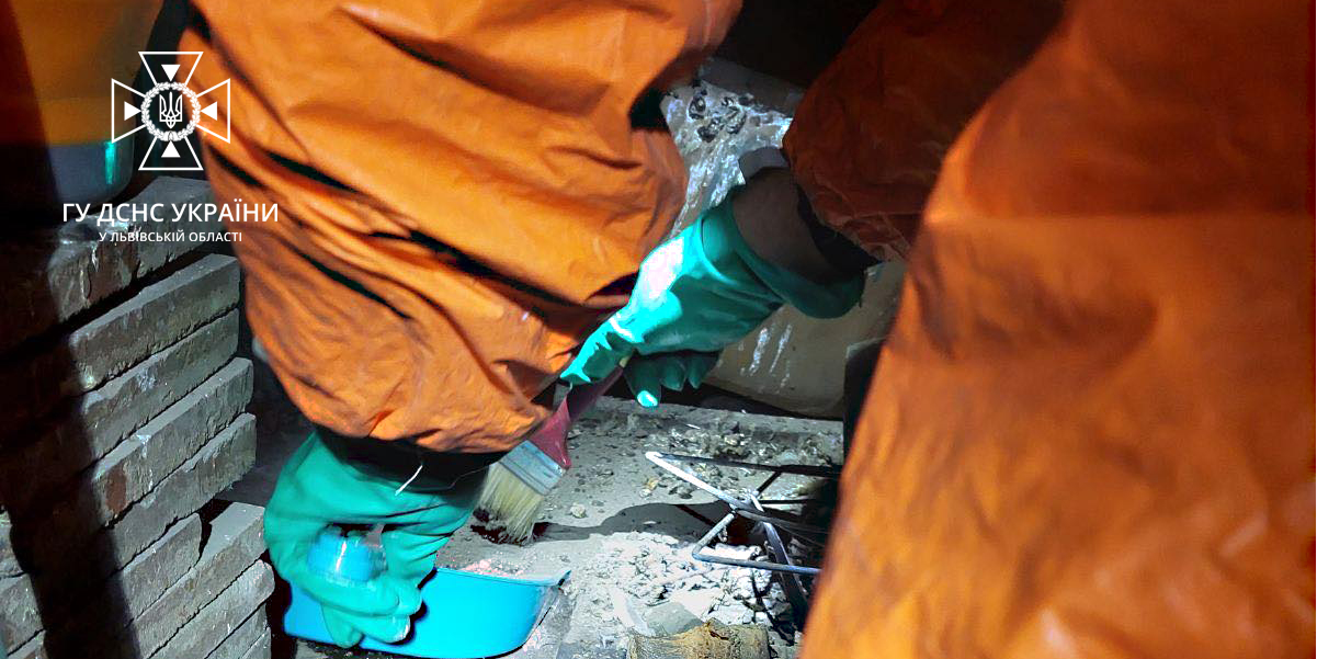 Во Львове спасатели собрали почти 3 кг ртути в многоквартирном доме